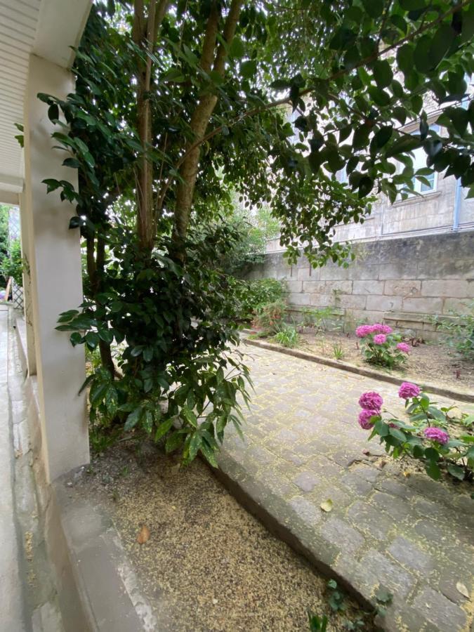Le Chanzy Proche Des Thermes Et De La Gare Рошфор Экстерьер фото
